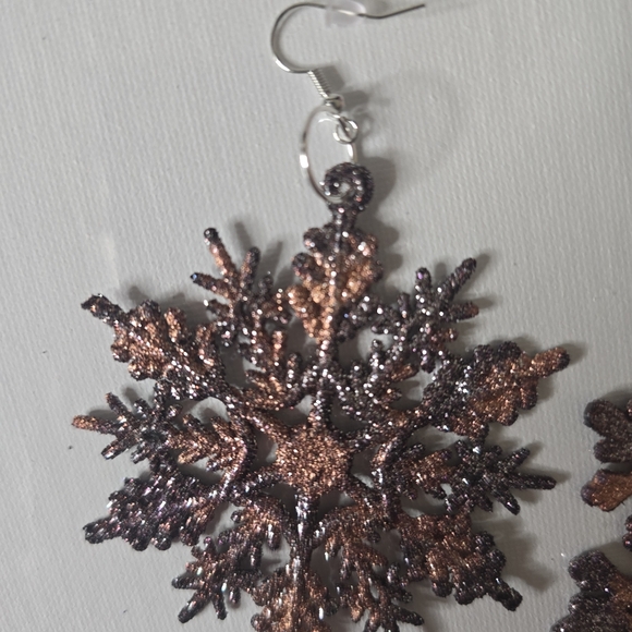 HANDCRAFTED Snowflake Pierced Earrings HANDPAINTED Holiday Jewelry Accessories - Picture 12 of 17